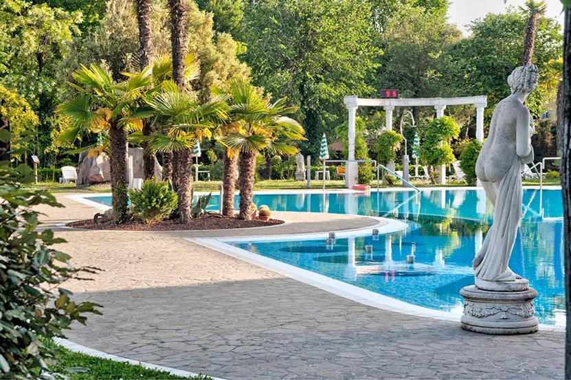 Hotel Harrys' Garden 4*