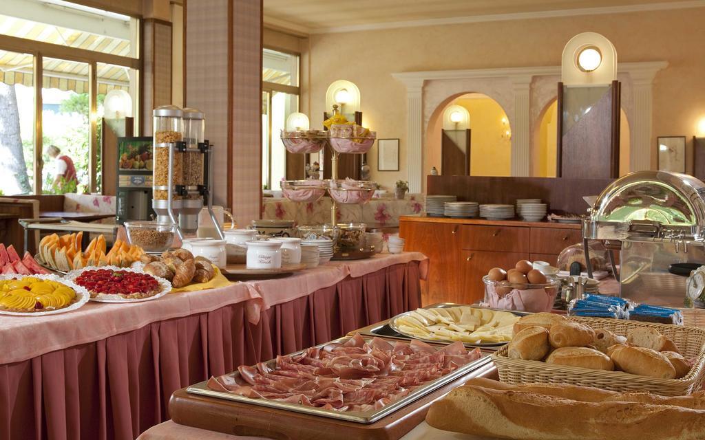 Harrys' Garden Hotel