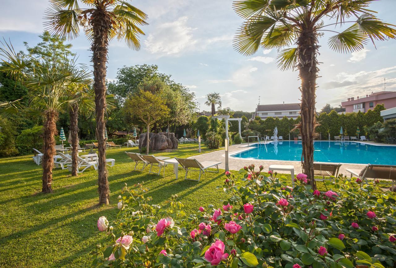 Harrys' Garden Hotel 4*
