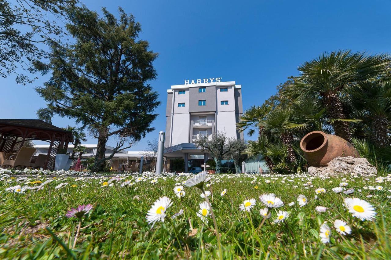 Harrys' Garden Hotel 4*